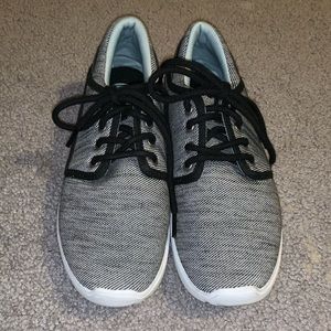 Like new Etnies Scout